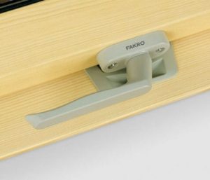 FAKRO FTS V U2 cu maner functional si 2 trepte de ventilare