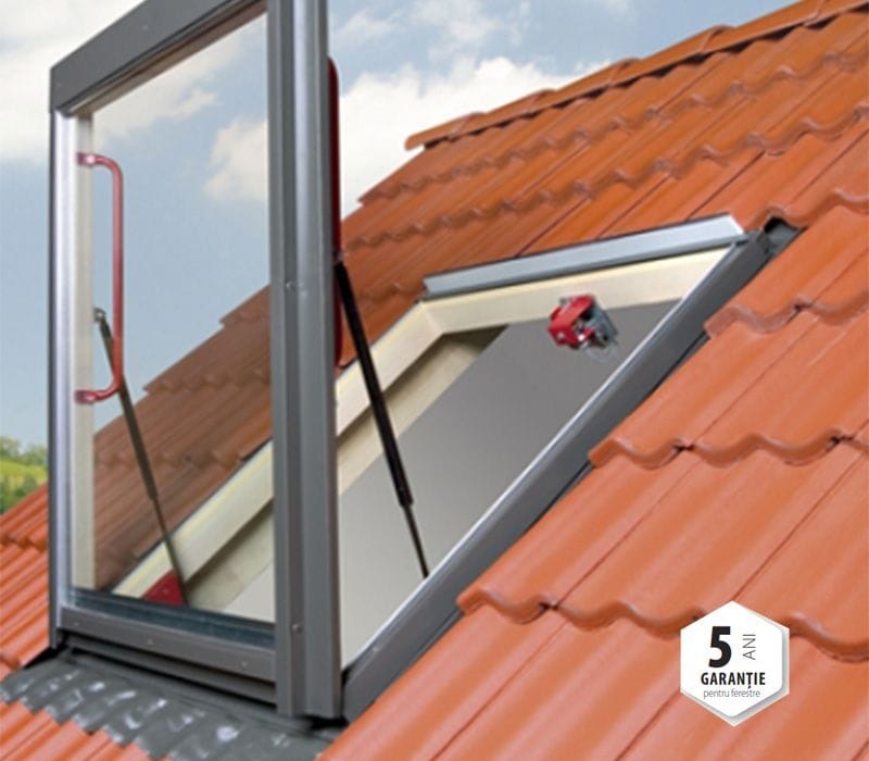 Fereastra-de-evacuare-fum-FAKRO-FSP-P2.jpg Fereastra de evacuare fum FAKRO FSP P2