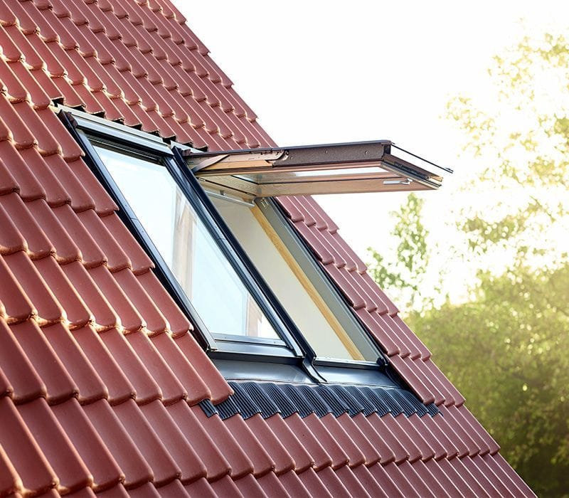 Fereastra-mansarda-VELUX-GPL-3068-dubla-deschidere.jpg Fereastra mansarda VELUX GPL 3068 dubla deschidere