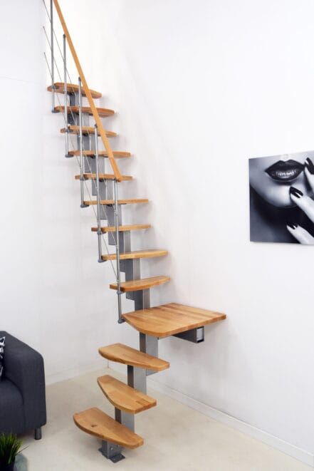 Scara pentru spatii mici Quatro Turn